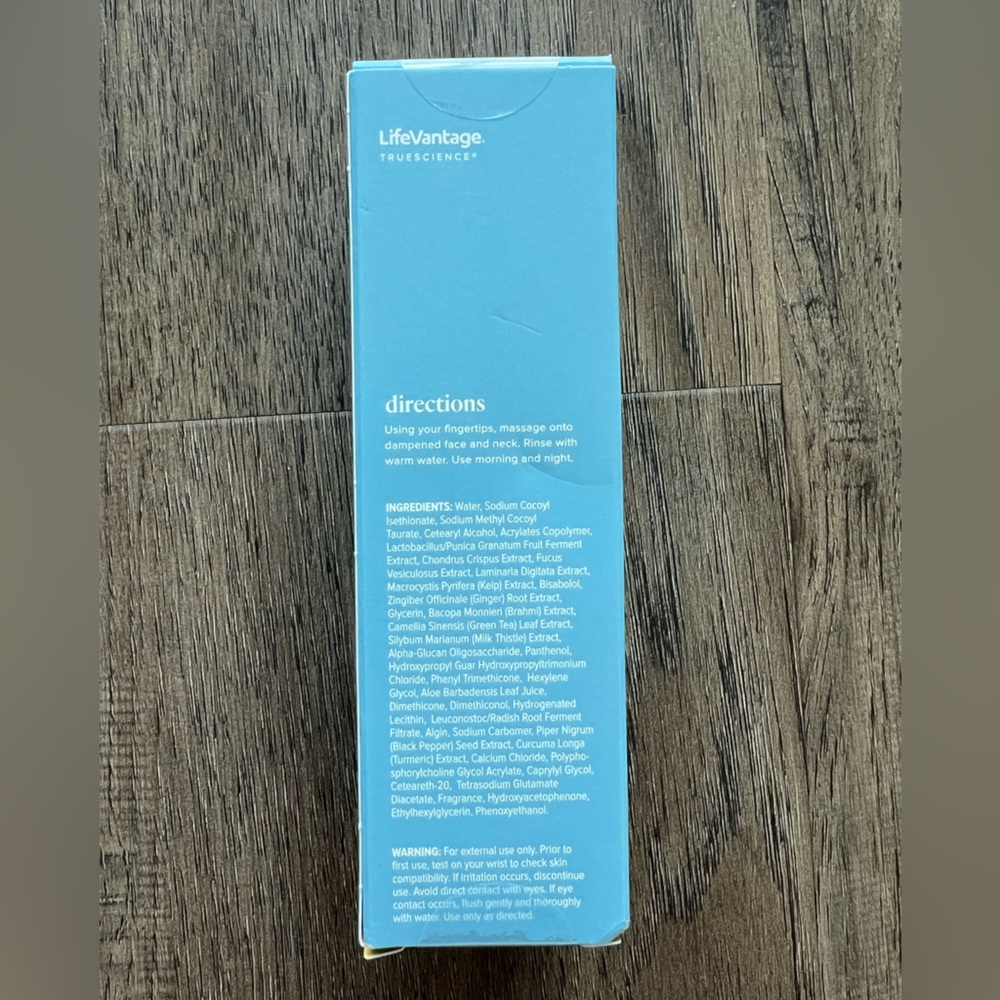TrueScience TrueClean Refining Cleanser - Picture 3 of 5